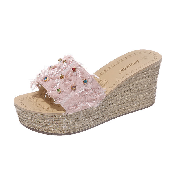 Női papucs emelvényes és gyöngyökkel több színben