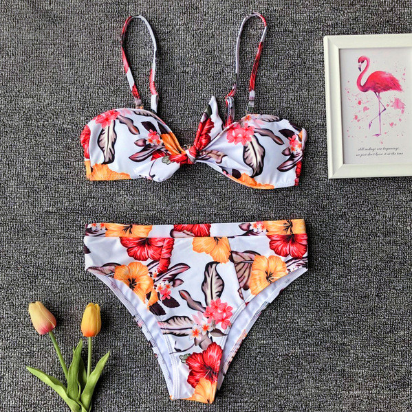 Virágmintás női fürdőruha