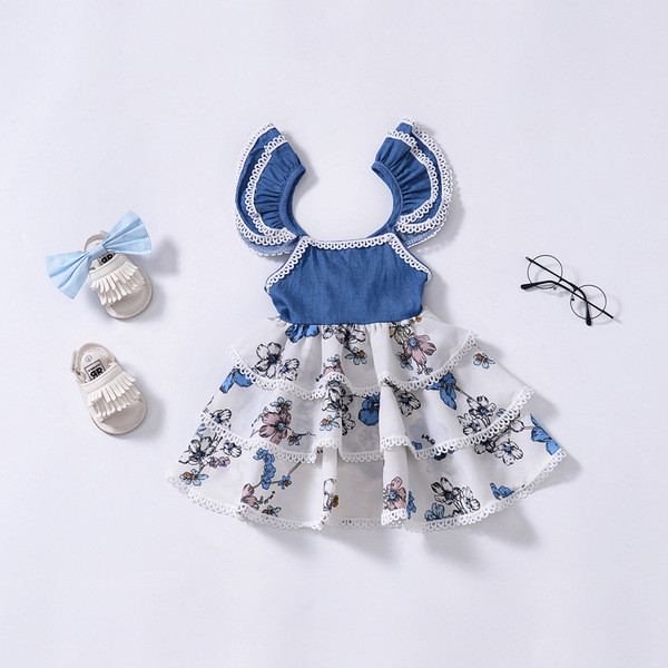 Modern gyerekruha szögletes nyakkivágással és virágmotívumokkal lányoknak