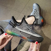 Női alkalmi tornacipő fekete és szürke színben