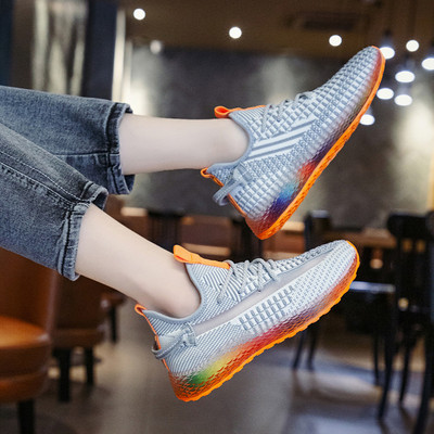 Női alkalmi tornacipő fekete és szürke színben