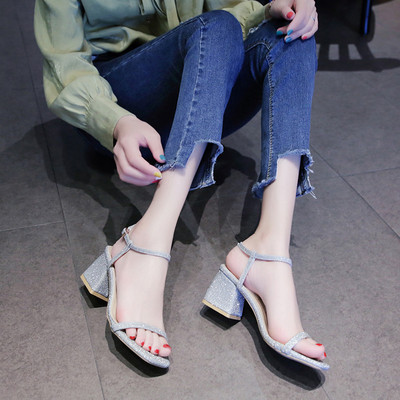 Csillogó hatású, vastag sarkú elegáns női szandál több színben