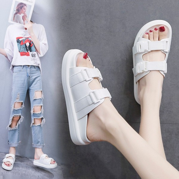 Női alkalmi papucs fekete-fehér színben