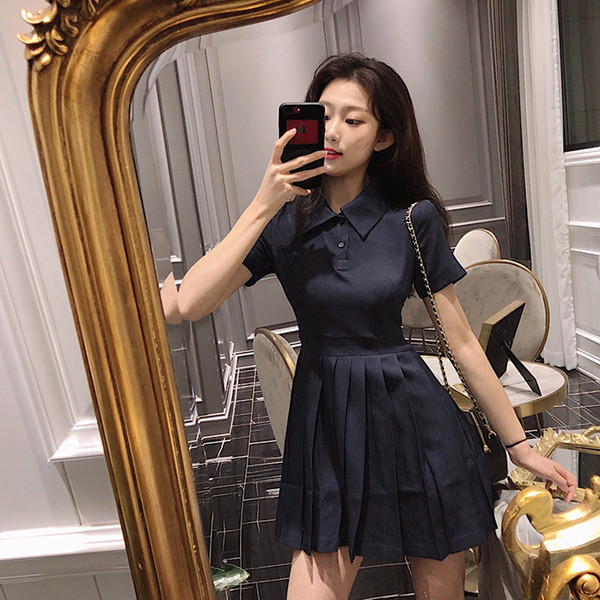 Alkalmi női ruha rövid ujjal és gallérral fekete színben