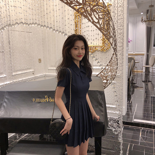 Alkalmi női ruha rövid ujjal és gallérral fekete színben