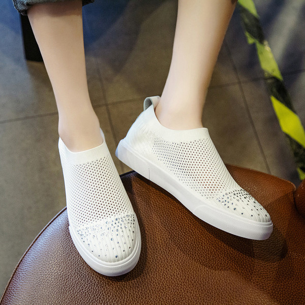 Női sport- és alkalmi cipő fekete, fehér és sárga kövekkel