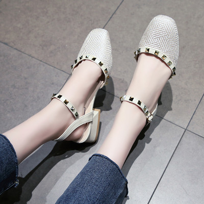 Стилни дамски обувки с метални елементи в два цвята