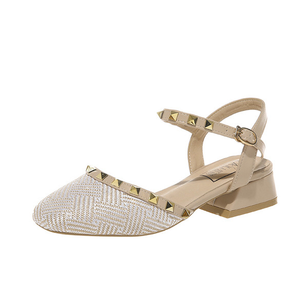 Stílusos női cipő fém elemekkel, két színben