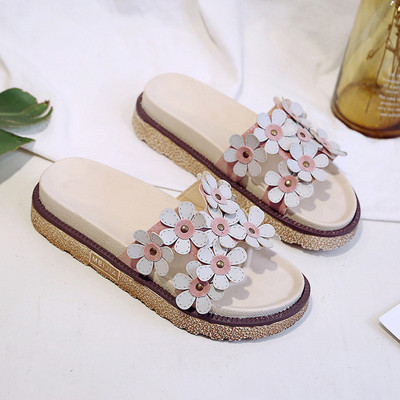 Aktuális női papucs három színben 3D elemmel