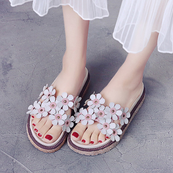 Aktuális női papucs három színben 3D elemmel