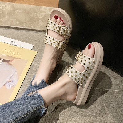 Modern női papucs három színben, fém elemekkel