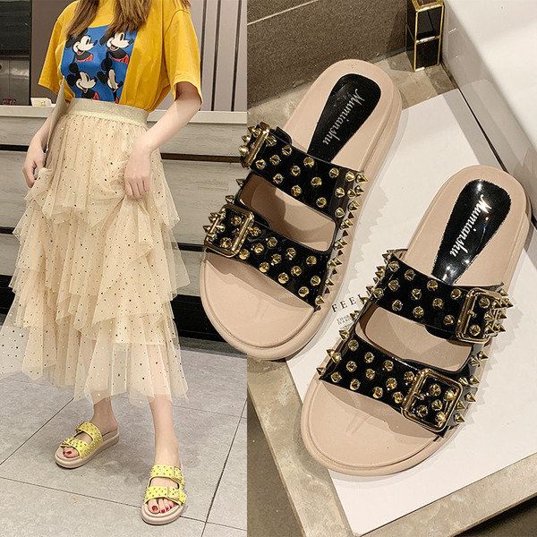 Modern női papucs három színben, fém elemekkel