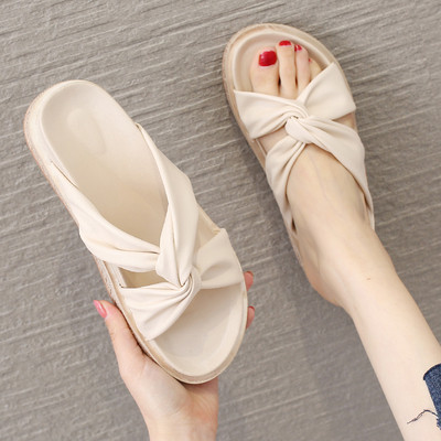 Eko bőrből készült alkalmi női papucs bézs színben