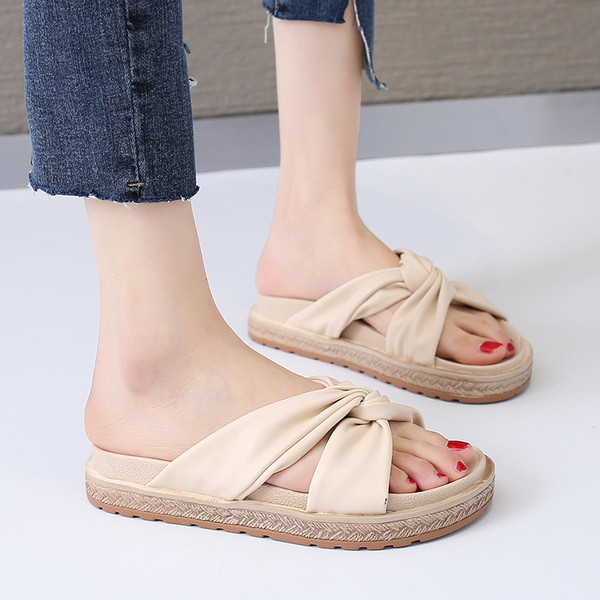 Eko bőrből készült alkalmi női papucs bézs színben