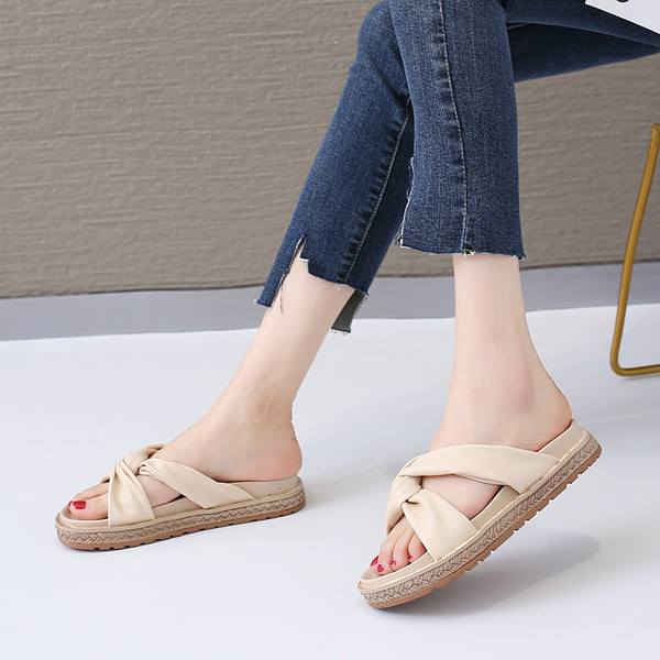 Eko bőrből készült alkalmi női papucs bézs színben