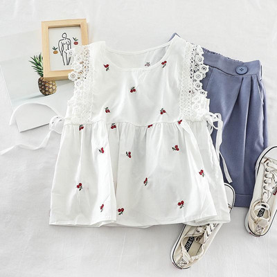 Modern női felső, hímzéssel