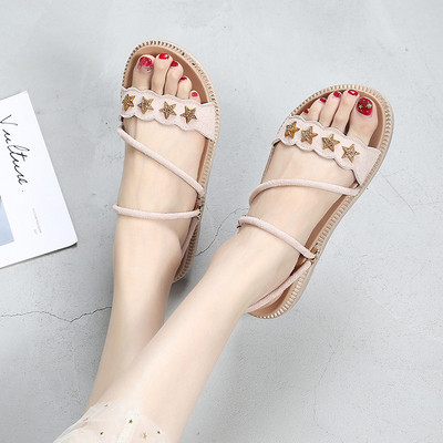 Aktuális női szandál két színben, fém elemekkel