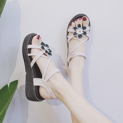 Stílusos női szandál három színben 3D elemmel