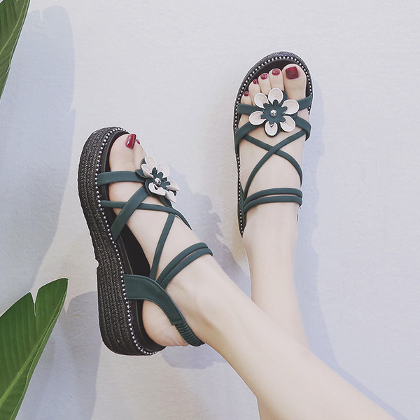 Stílusos női szandál három színben 3D elemmel