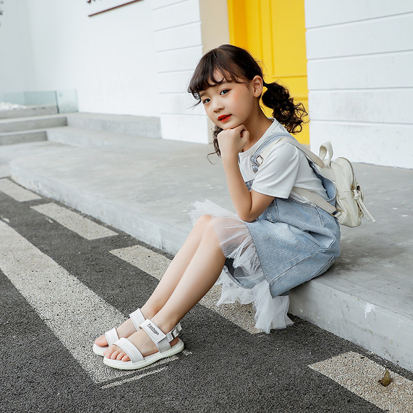 Öko bőrből készült modern gyerekszandál két színben - lányoknak