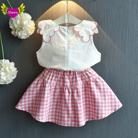 Új modell kétrészes szoknyából és felsőből álló gyerekszett lányoknak