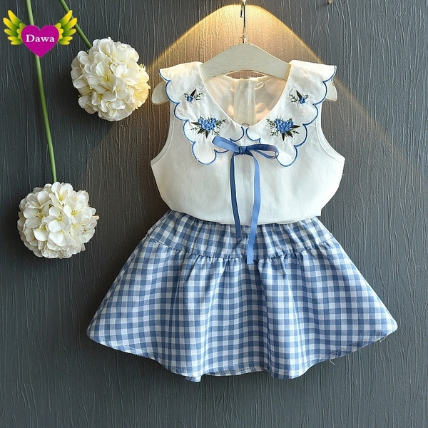 Új modell kétrészes szoknyából és felsőből álló gyerekszett lányoknak