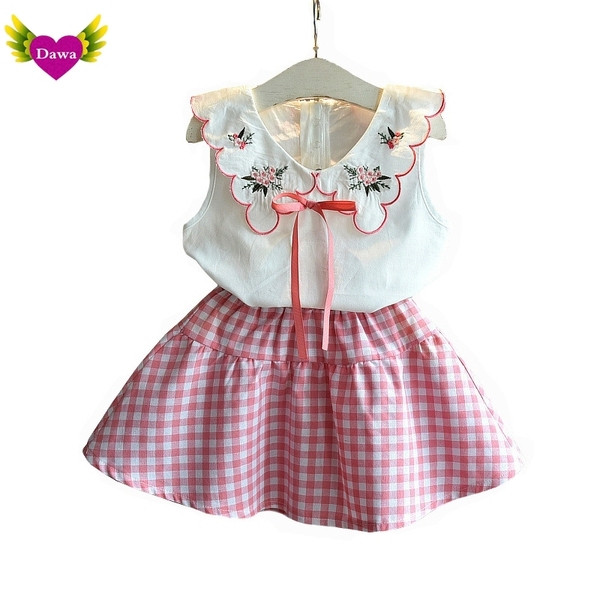 Új modell kétrészes szoknyából és felsőből álló gyerekszett lányoknak