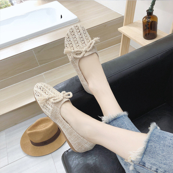 Alkalmi női cipő bézs és barna szalaggal