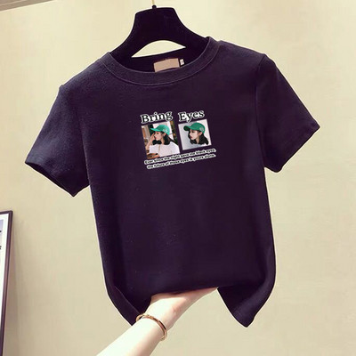 Női póló különböző mintákkal és színekkel