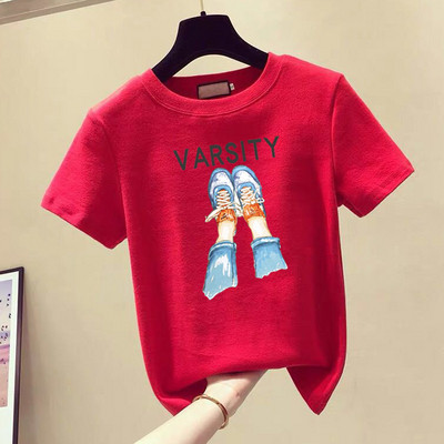 Női póló különböző mintákkal és színekkel