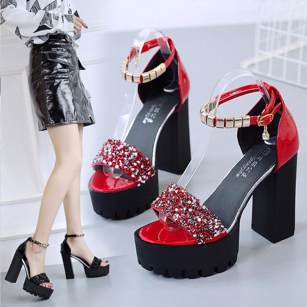 Modern női szandál vastag sarkú és kövekkel több színben