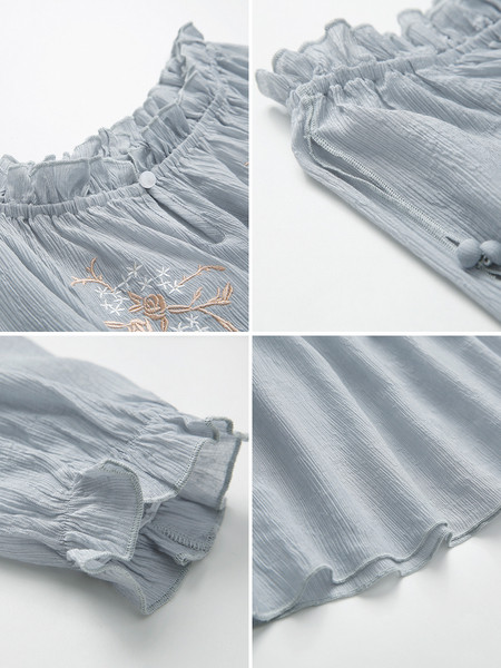 Csupasz vállú, hímzéssel ellátott női blúz