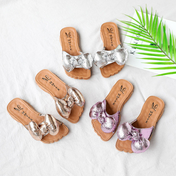 Modern gyerekpapucs lányoknak három színben, szalaggal