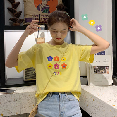 Több színben virágos női póló