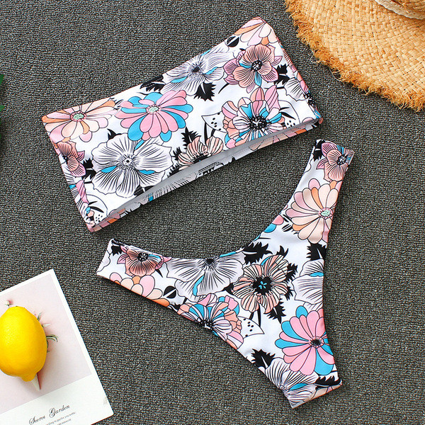 Stílusos fürdőruha virágmintás szalaggal