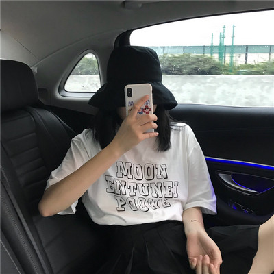 Női póló fehér és fekete nyomattal