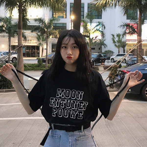 Női póló fehér és fekete nyomattal