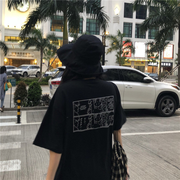 Női póló fehér és fekete nyomattal