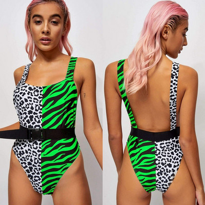 Modern teljes fürdőruha színes mintával és övvel két színben