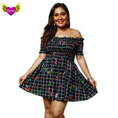 Kivágott női ruha csónakos nyakkivágással, fekete színben