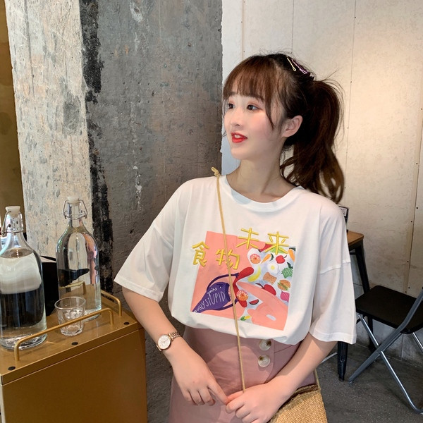 Három színben rátéttel ellátott női póló