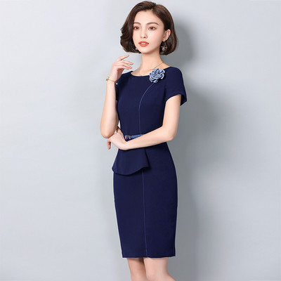 Elegáns női ruha kék színű övvel