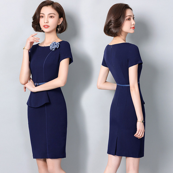 Elegáns női ruha kék színű övvel