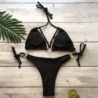 Costum de baie de damă cu top triunghiular în patru culori