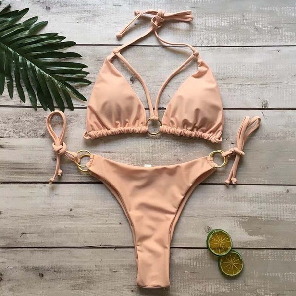 Costum de baie de damă cu top triunghiular în patru culori