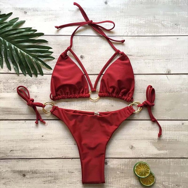 Costum de baie de damă cu top triunghiular în patru culori