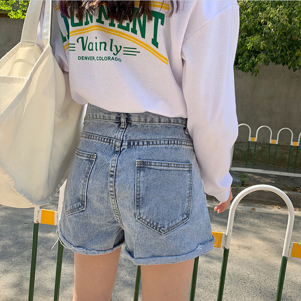 Női rövid farmer szakadt hatású