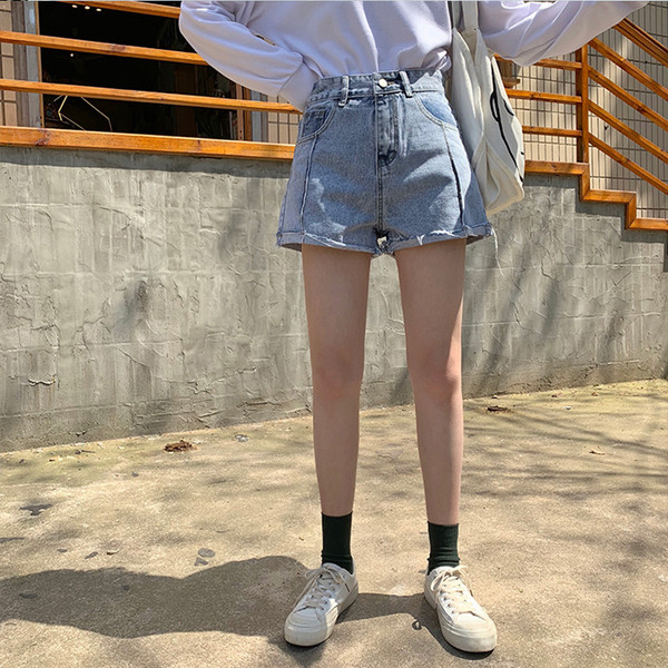 Női rövid farmer szakadt hatású