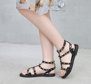 Gyermekszandál lányoknak két színben, fém elemekkel