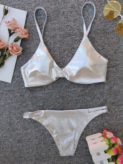 Modern kétrészes fürdőruha ezüst színben